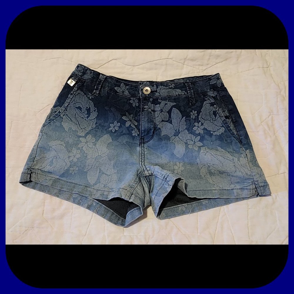 TRISTAN || Stretchy Ombre Blue Floral Shorts
